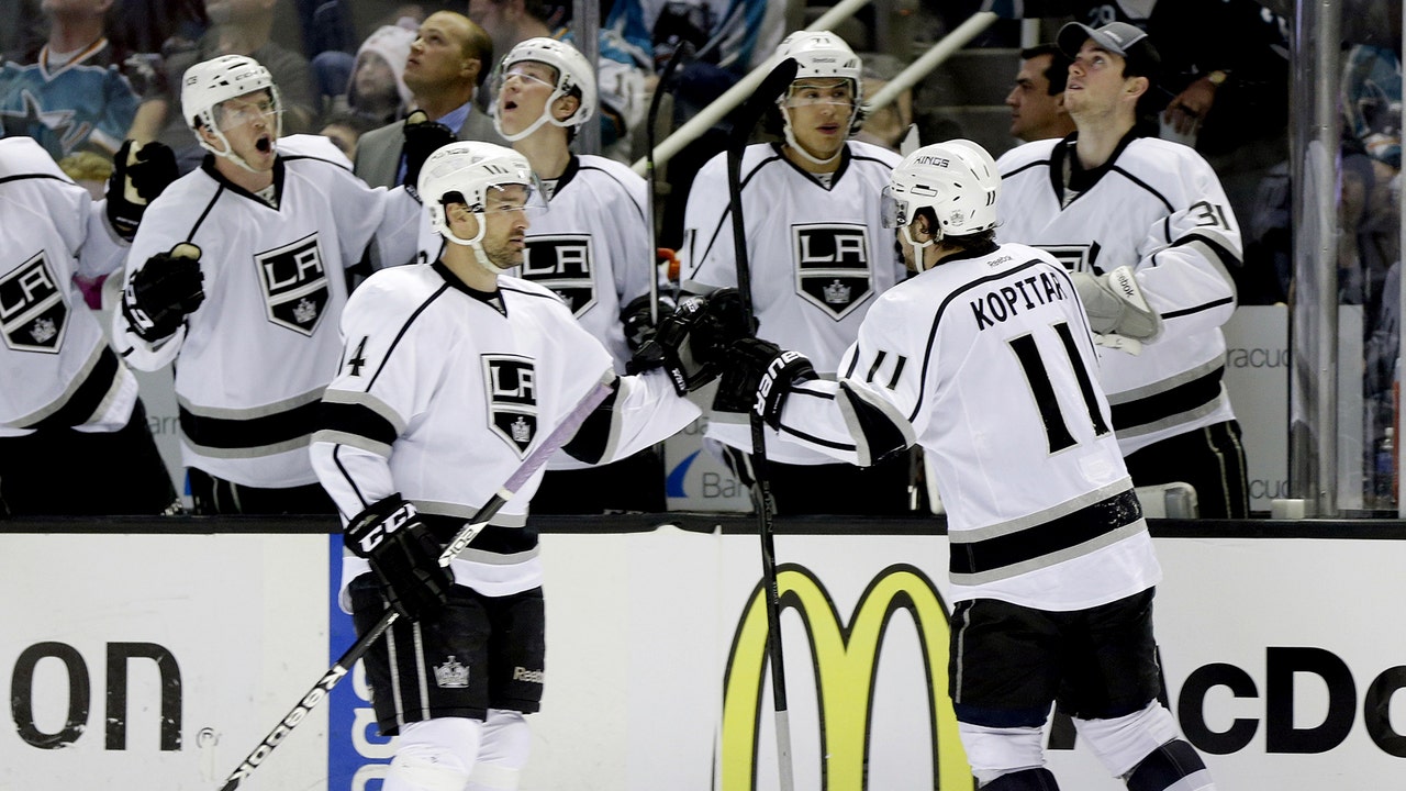 Kings beat Sharks, snap 5-game skid behind Quick's shutout